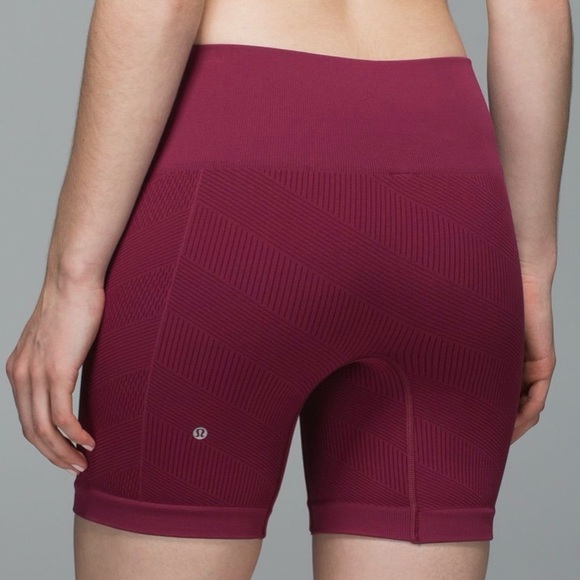 Lululemon Sculpt Short
Dashing Purple size 4 - Picture 2 of 4